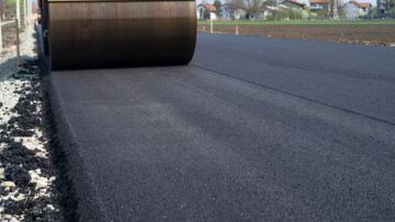 Przebudowa ulicy Andersa w Bielawie zakłóca kursowanie autobusów