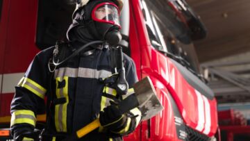 18 listopada: Zdarzenie z udziałem straży pożarnej w Bielawie – Interwencja przy ul. 3 Maja