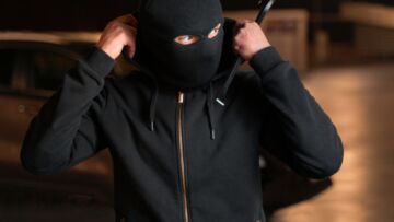Wandalizm i kradzież w paczkomacie na terenie Zagórza Śląskiego – policja prowadzi śledztwo