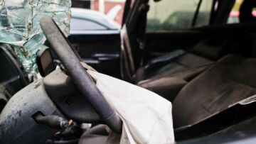 40-letnia kobieta prowadząca Volkswagenem spowodowała kolizję na ulicy Dzierżoniowskiej w Bielawie