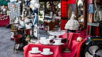 Zimowa chłodna atmosfera nie przeszkodziła kolekcjonerom i miłośnikom antyków na Targu Staroci i numizmatów