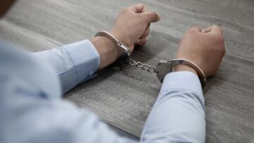 31-latek ukradł towary ze sklepu o wartości niemal 500 zł i zaatakował ochroniarza