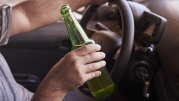 Pijany kierowca z dożywotnim zakazem prowadzenia pojazdów spowodował wypadek pod Dzierżoniowem