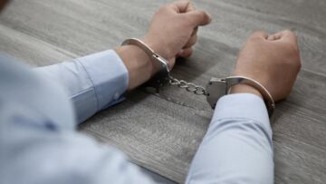Śledztwo w sprawie skradzionych 83 tysięcy złotych – zatrzymani dwaj mężczyźni