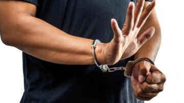 Pięcioro poszukiwanych przez wymiar sprawiedliwości zatrzymanych przez policję w miniony weekend