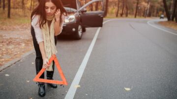 W Bielawie samochód marki Audi zderzył się z latarnią